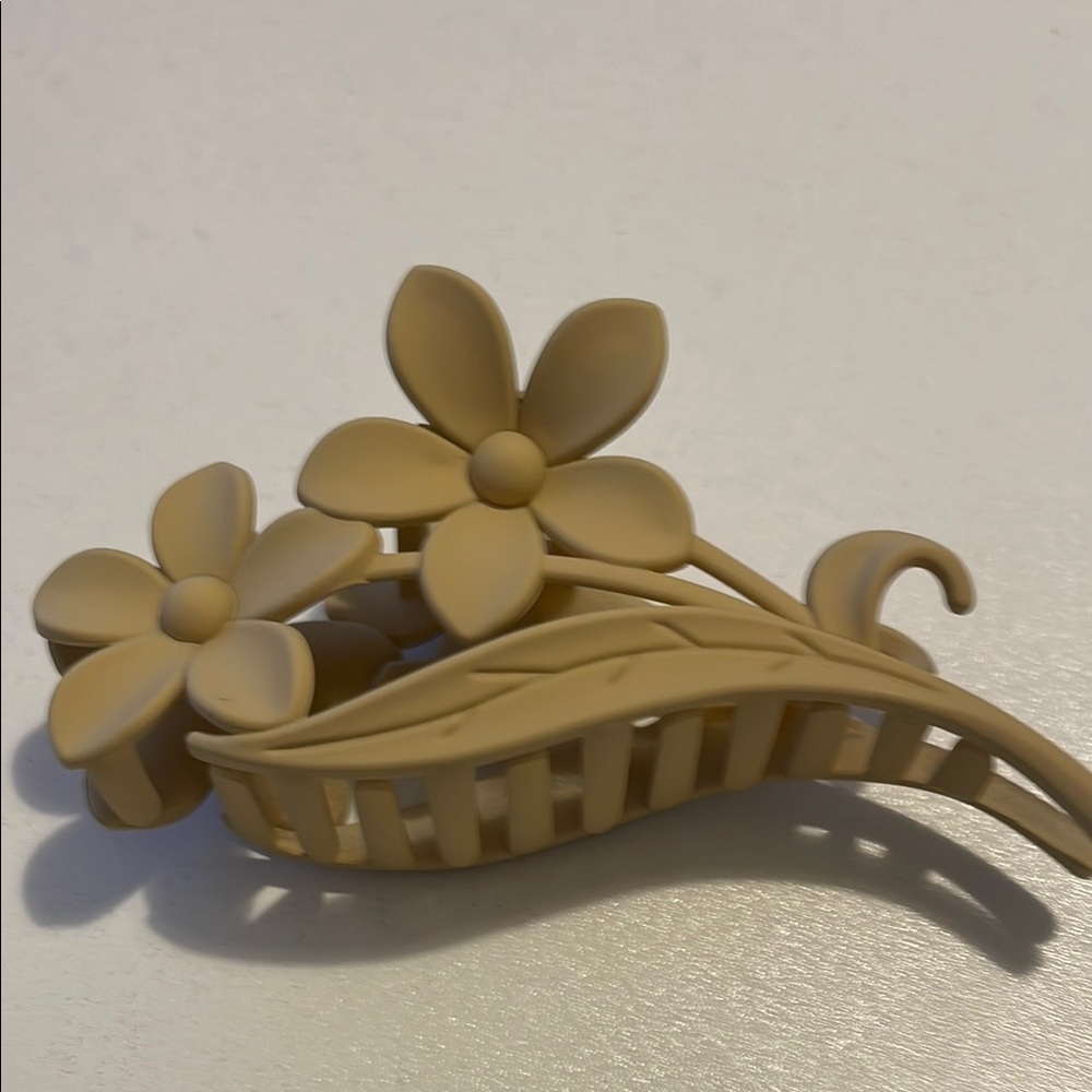 #025. Floral Tan Hair Clip
